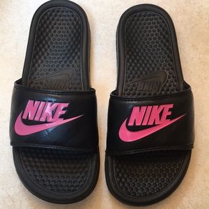 Nike slides black and pink 7